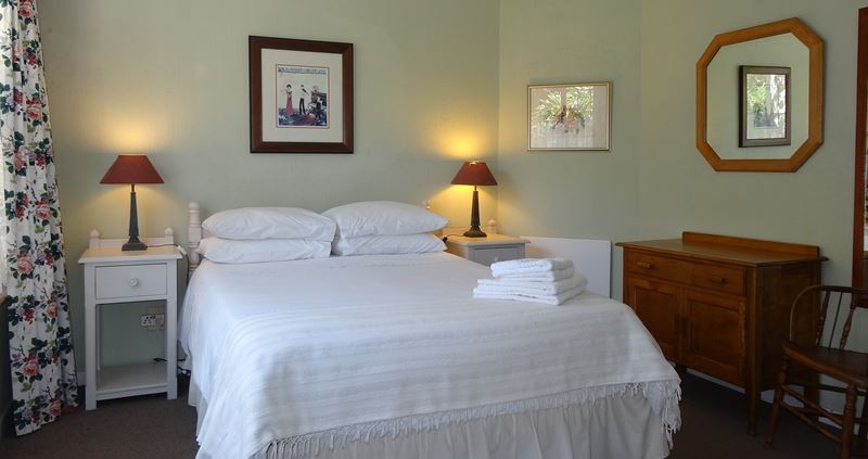 S bird bedroom 10