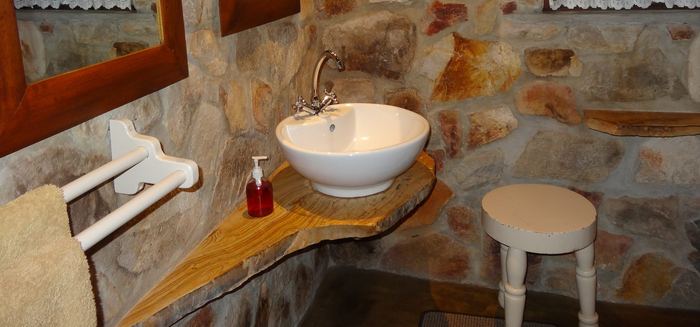 Stone Cottage bathroom